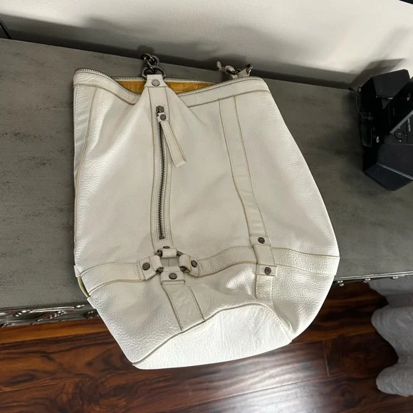 Kenneth Cole Reaction White Genuine Leather Bag.